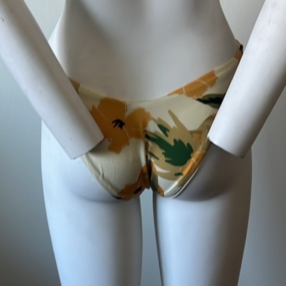 L Space Sandy Bikini Bottoms Size M - Picture 7 of 16